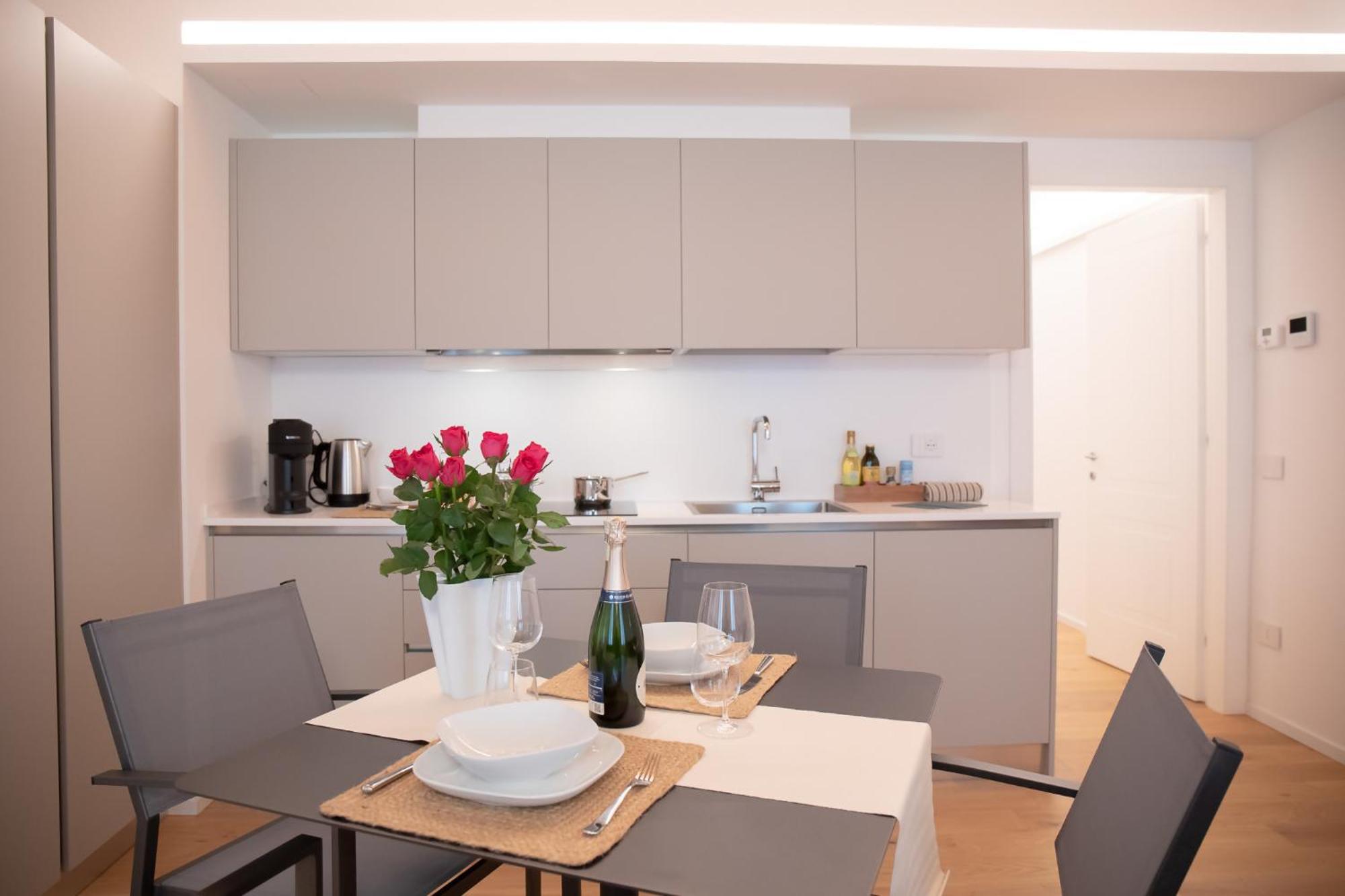 Amendola City View Apartments Suite Romantica Como Zewnętrze zdjęcie