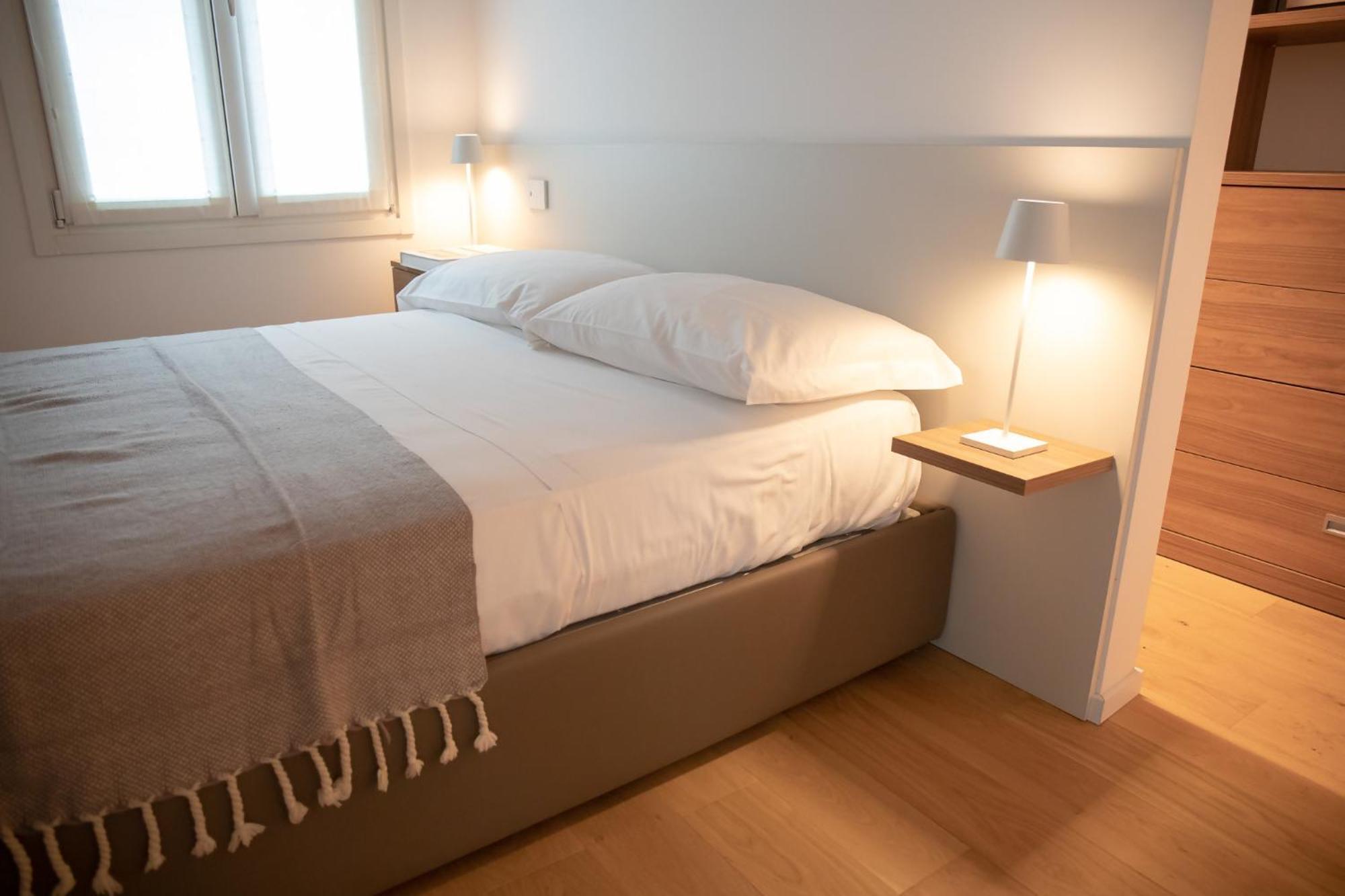 Amendola City View Apartments Suite Romantica Como Zewnętrze zdjęcie