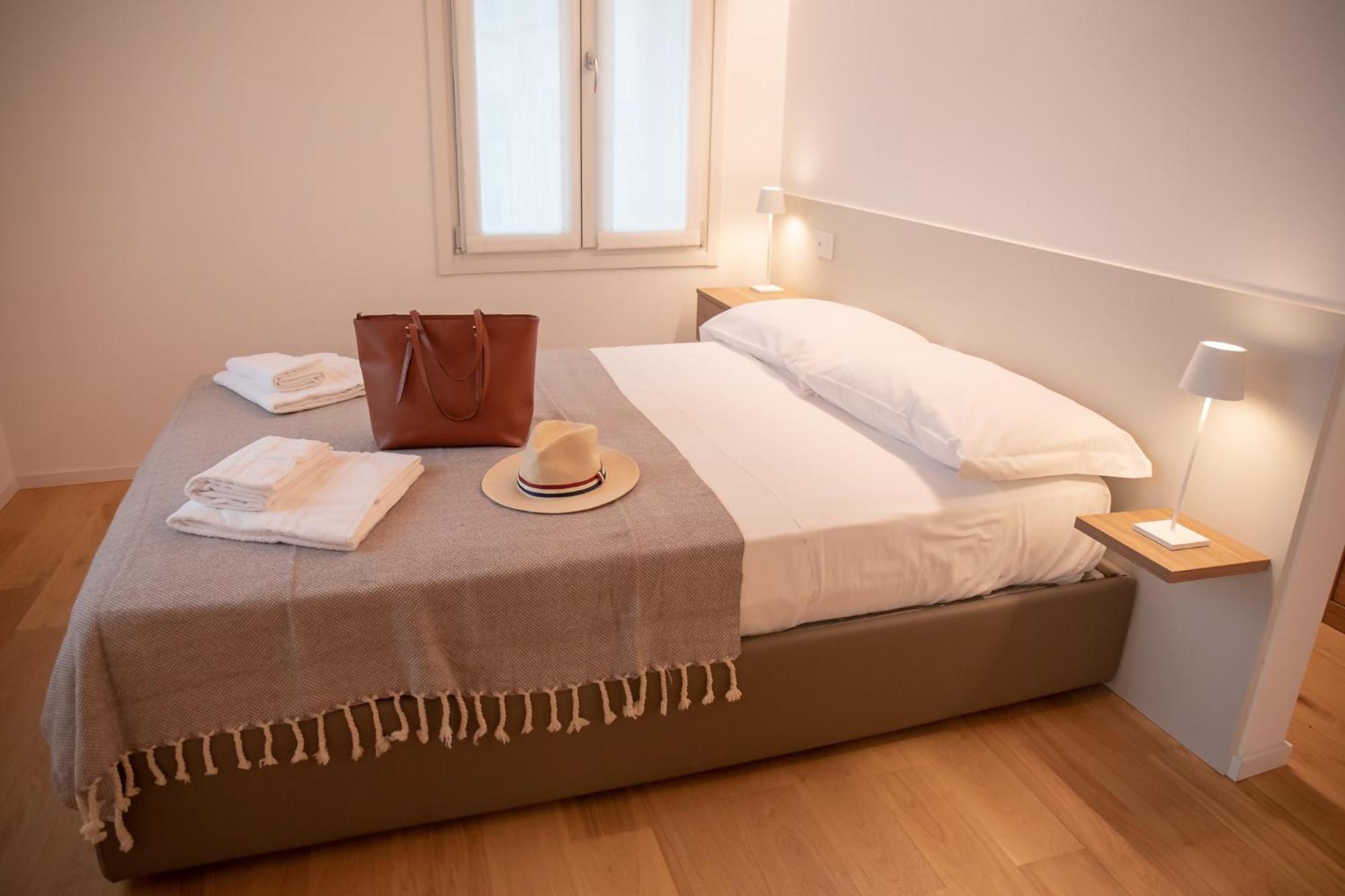 Amendola City View Apartments Suite Romantica Como Zewnętrze zdjęcie